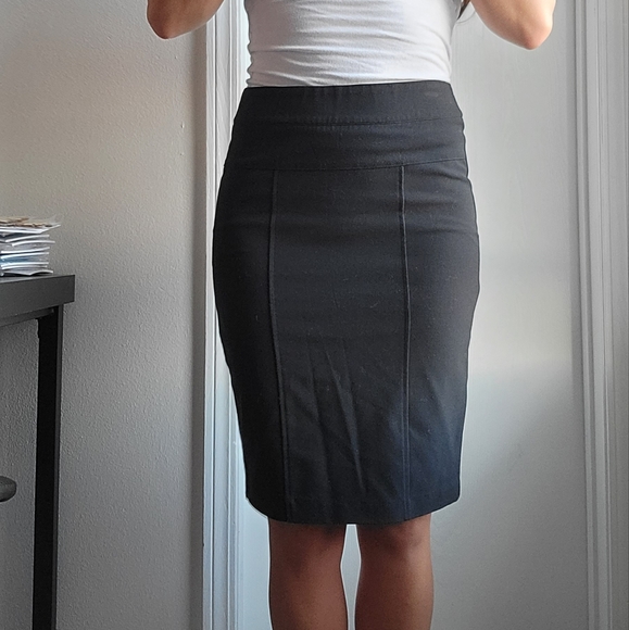Black pencil skirt - Picture 3 of 7